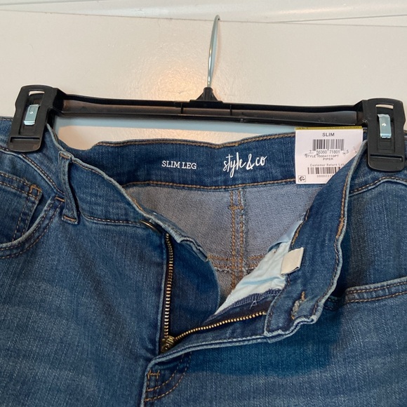 Slim leg jeans . - Picture 4 of 4